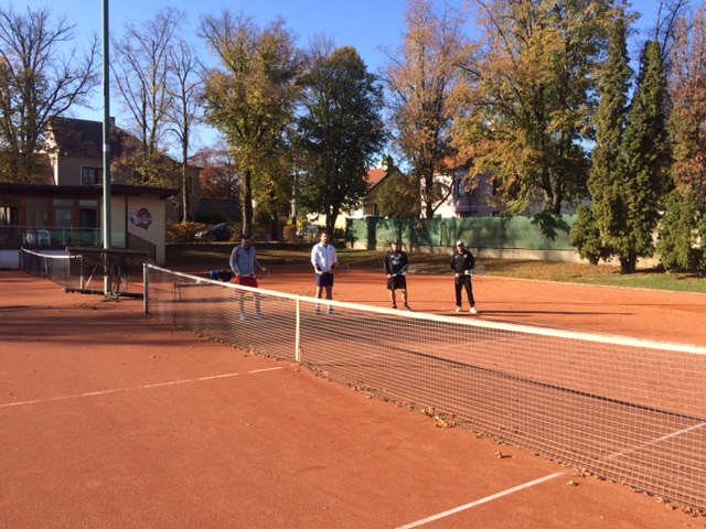 Tennis im Herbst